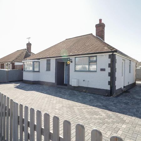 Seaside Retreat Villa Prestatyn Bagian luar foto
