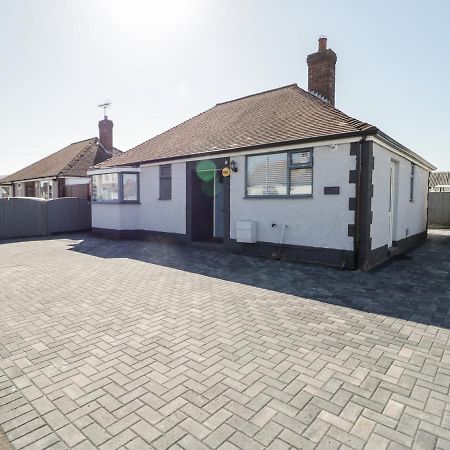 Seaside Retreat Villa Prestatyn Bagian luar foto