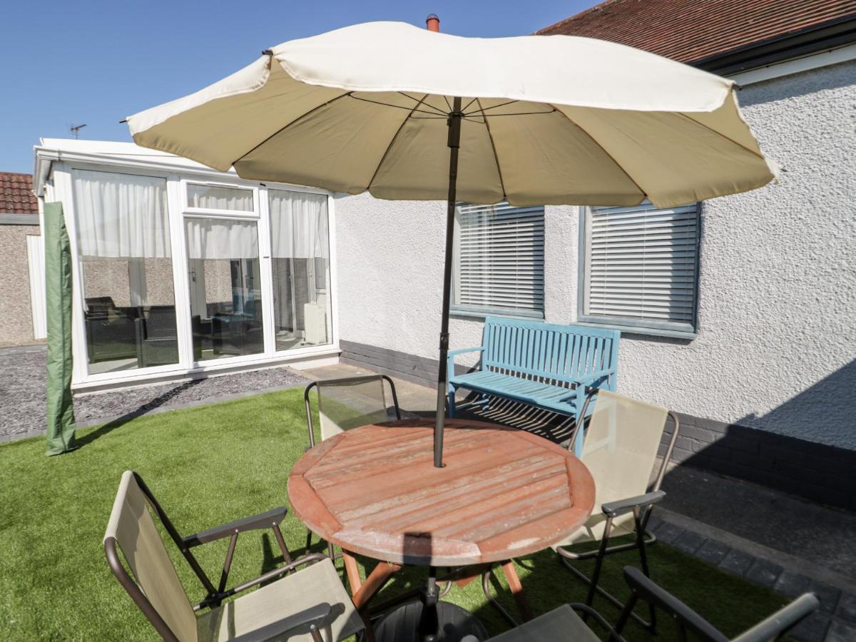 Seaside Retreat Villa Prestatyn Bagian luar foto